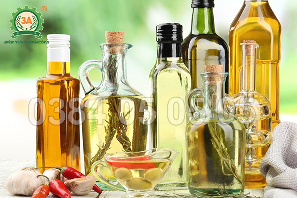 So sánh ép dầu bằng máy ép dầu gia đình và mua dầu chai.