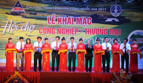 Hội chợ Công nghiệp – Thương mại vùng Tây Bắc năm 2015