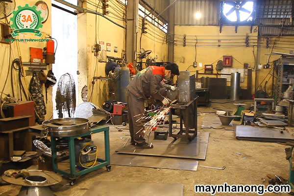 Chế tạo máy nghiền đất, phân độ ẩm cao 2 tầng 3A3Kw