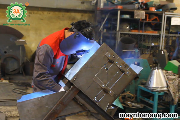 Chế tạo máy nghiền đất, phân độ ẩm cao 2 tầng 3A3Kw