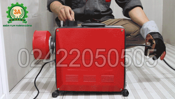 vận hành máy thông cống