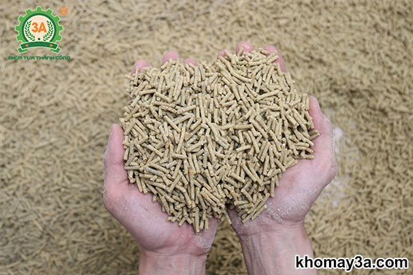 Nguyên Liệu Sẵn Có Ở Nông Thôn Có Thể Tận Dụng Để Ép Cám Viên